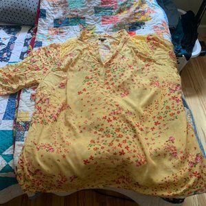 Torrid Size 2 Yellow Floral Blouse